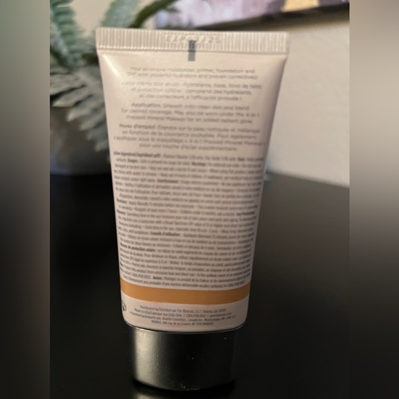 PÜR 4-in-1 Tinted Moisturizer With SPF 20 - Picture 11 of 13